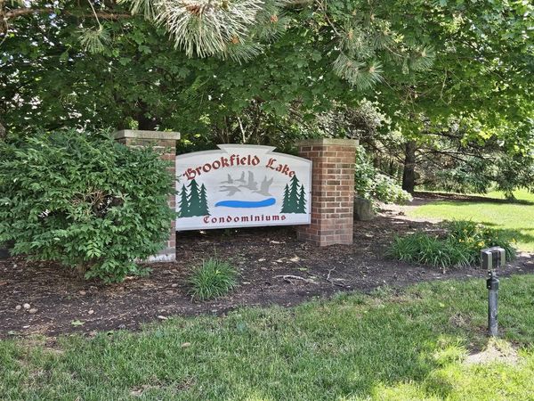 18575 Brookfield Lake DRIVE, Unit 62, Brookfield, WI 53045