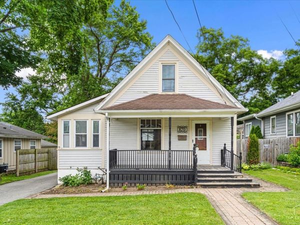 870 Lavoie Avenue , Elgin, IL 60120
