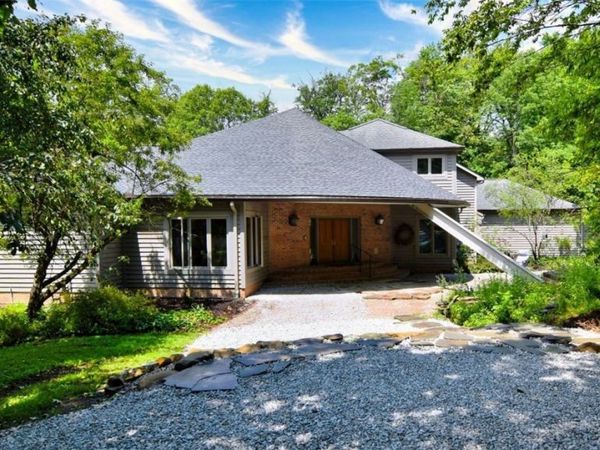 13540 Ledgebrook Lane, Chagrin Falls, OH 44022