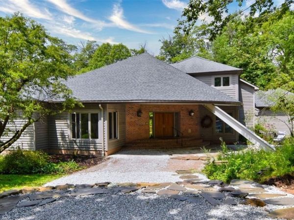 13540 Ledgebrook Lane, Chagrin Falls, OH 44022