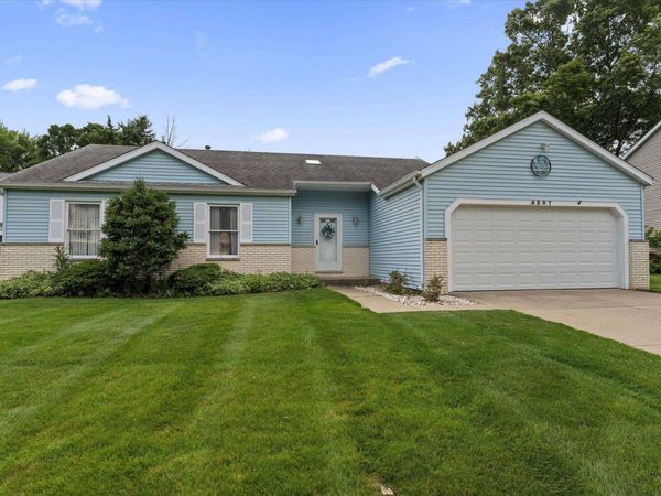 4207 Hunter Run Circle, South Bend, IN 46628