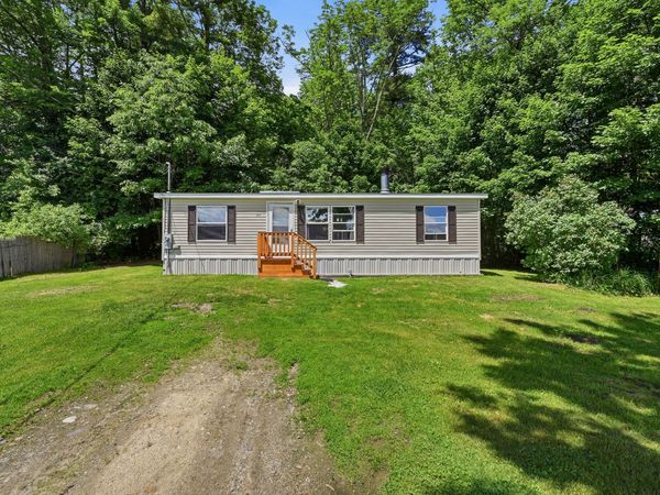 911 Main Street , Monmouth, ME 04259