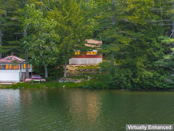 537 Sunflower Lane E, Sidney, ME 04330