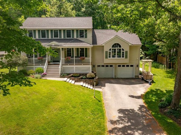 32 Kristin Drive, Derry, NH 03038