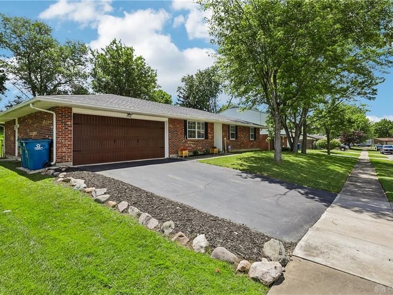 4916 Arrowview Drive, Huber Heights, OH 45424 Photo 3