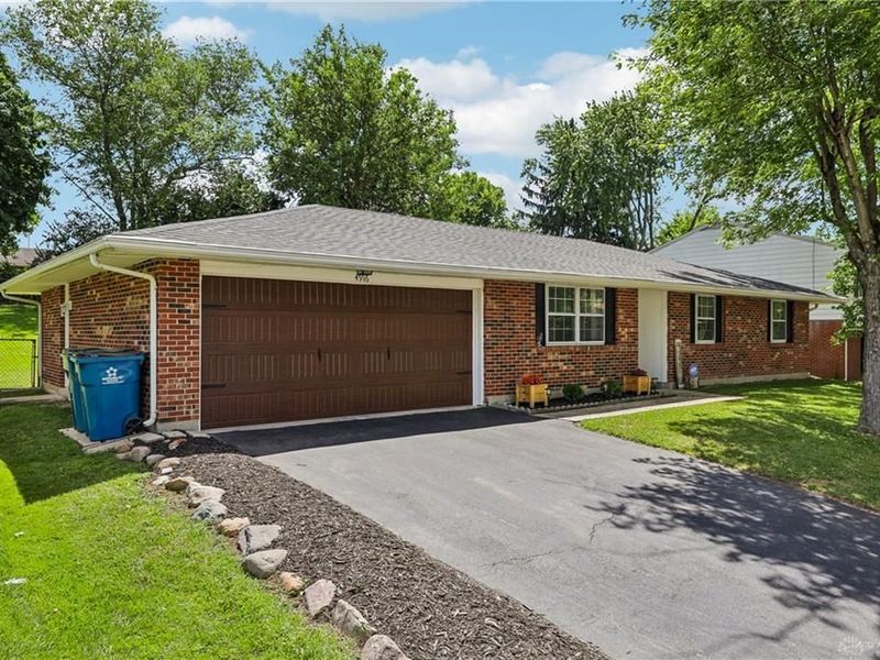 4916 Arrowview Drive, Huber Heights, OH 45424 Photo 4