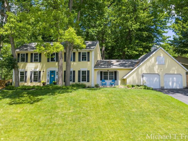 7421 Treeline Drive SE, Grand Rapids, MI 49546