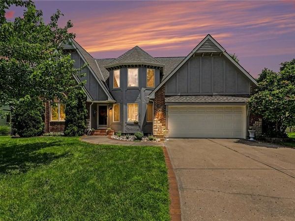 1056 NW High Point Drive, Lee's Summit, MO 64081