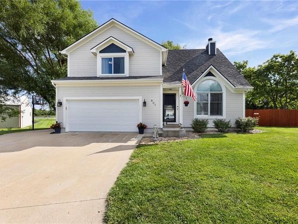 907 Rosewood Court, Paola, KS 66071