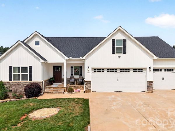 192 Staffordshire Drive , Statesville, NC 28625