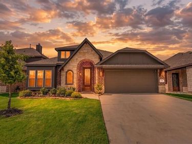 4520 Mill Falls Drive, Fort Worth, TX 76036