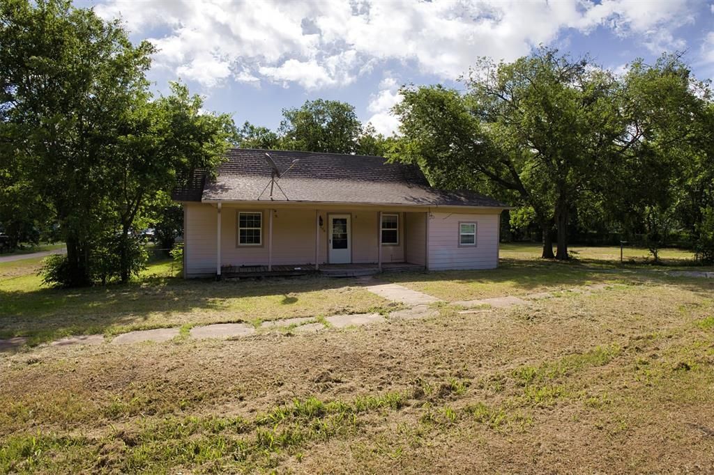 208 N Blanton , Whitewright, TX 75491 Main Photo