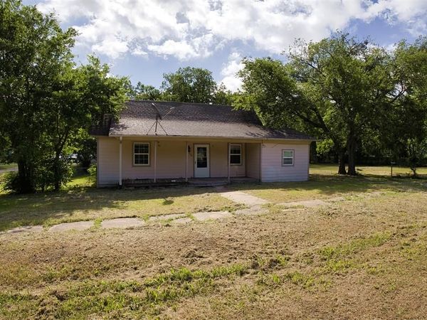 208 N Blanton , Whitewright, TX 75491