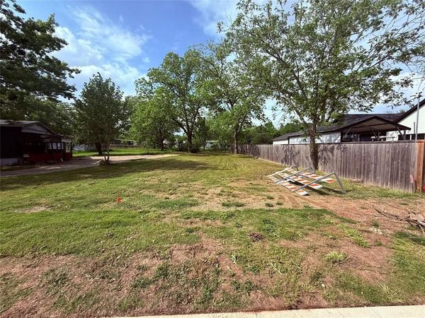 721 E Bullock Street , Denison, TX 75021
