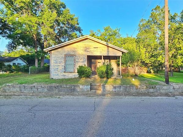 300 Carter Street , Sulphur Springs, TX 75482
