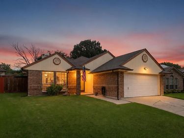 204 N Flaxseed Lane, Fort Worth, TX 76108