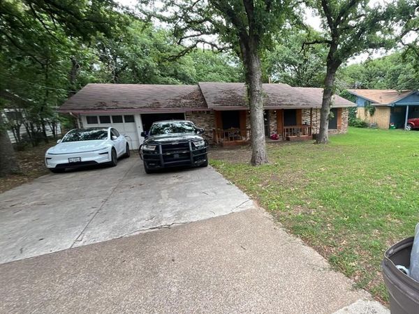 609 William Road , Azle, TX 76020