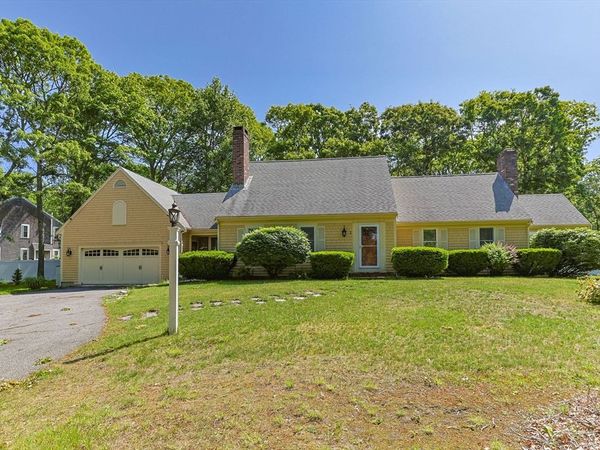 2 Fairway Cir, Sandwich, MA 02563