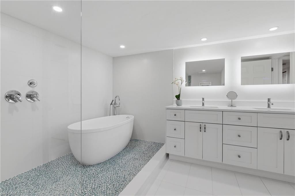 5601 Turtle Bay Dr, Unit 302, Naples, FL 34108 Photo