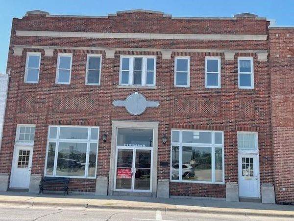 219 N 2nd Avenue W, Newton, IA 50208