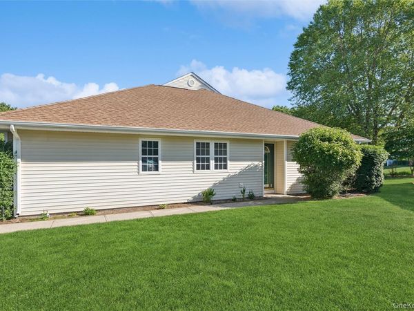 42 Blueberry Common , Riverhead, NY 11901