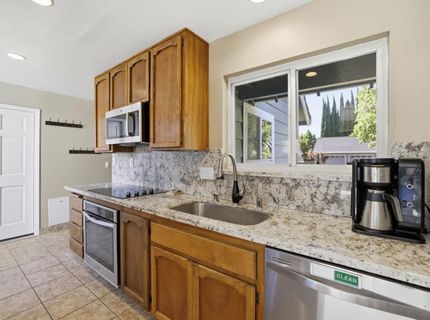 8077 Caribbean Way, Sacramento, CA 95826 Photo