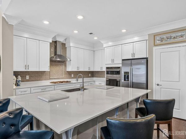 2 Vizcaya Drive, Monroe Township, NJ 08831
