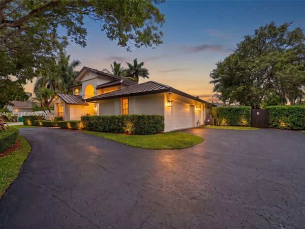 8224 SW 178th Ter, Palmetto Bay, FL 33157