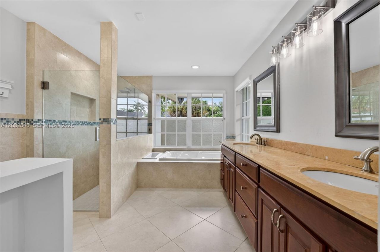 8224 SW 178th Ter, Palmetto Bay, FL 33157 Photo