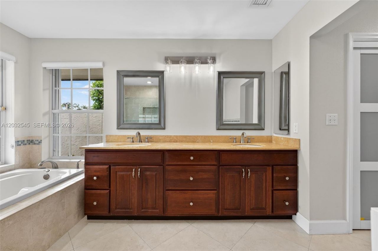 8224 SW 178th Ter, Palmetto Bay, FL 33157 Photo