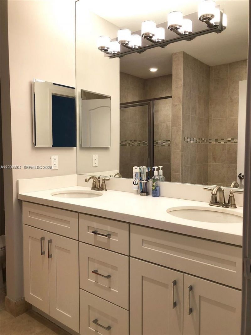 33 SE 3rd Ave , Hallandale Beach, FL 33009 Photo