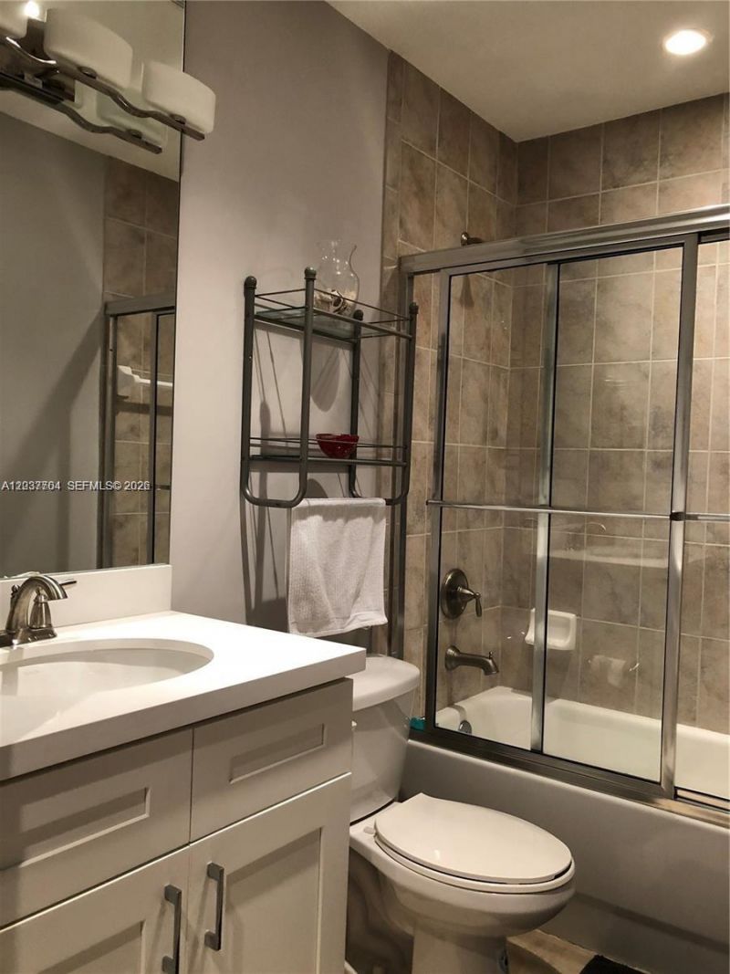 33 SE 3rd Ave , Hallandale Beach, FL 33009 Photo