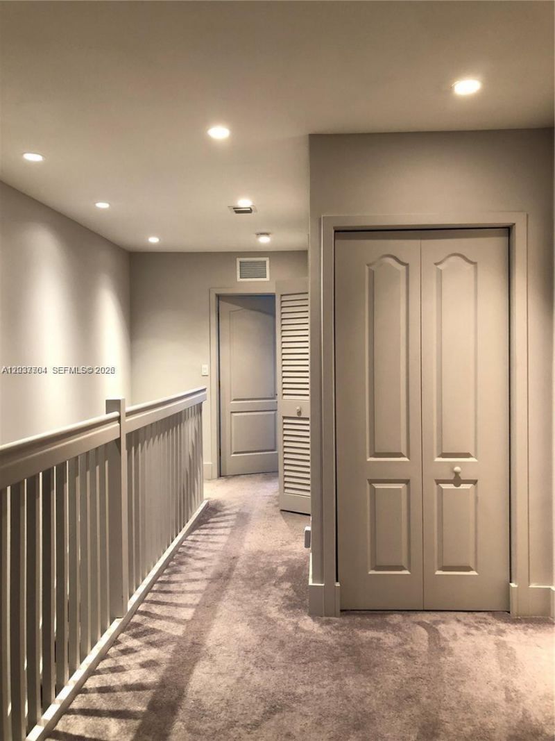 33 SE 3rd Ave , Hallandale Beach, FL 33009 Photo