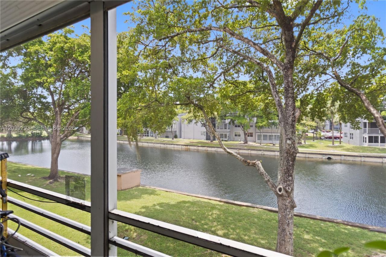 8846 W Mcnab Rd, Unit 206, Tamarac, FL 33321 Photo