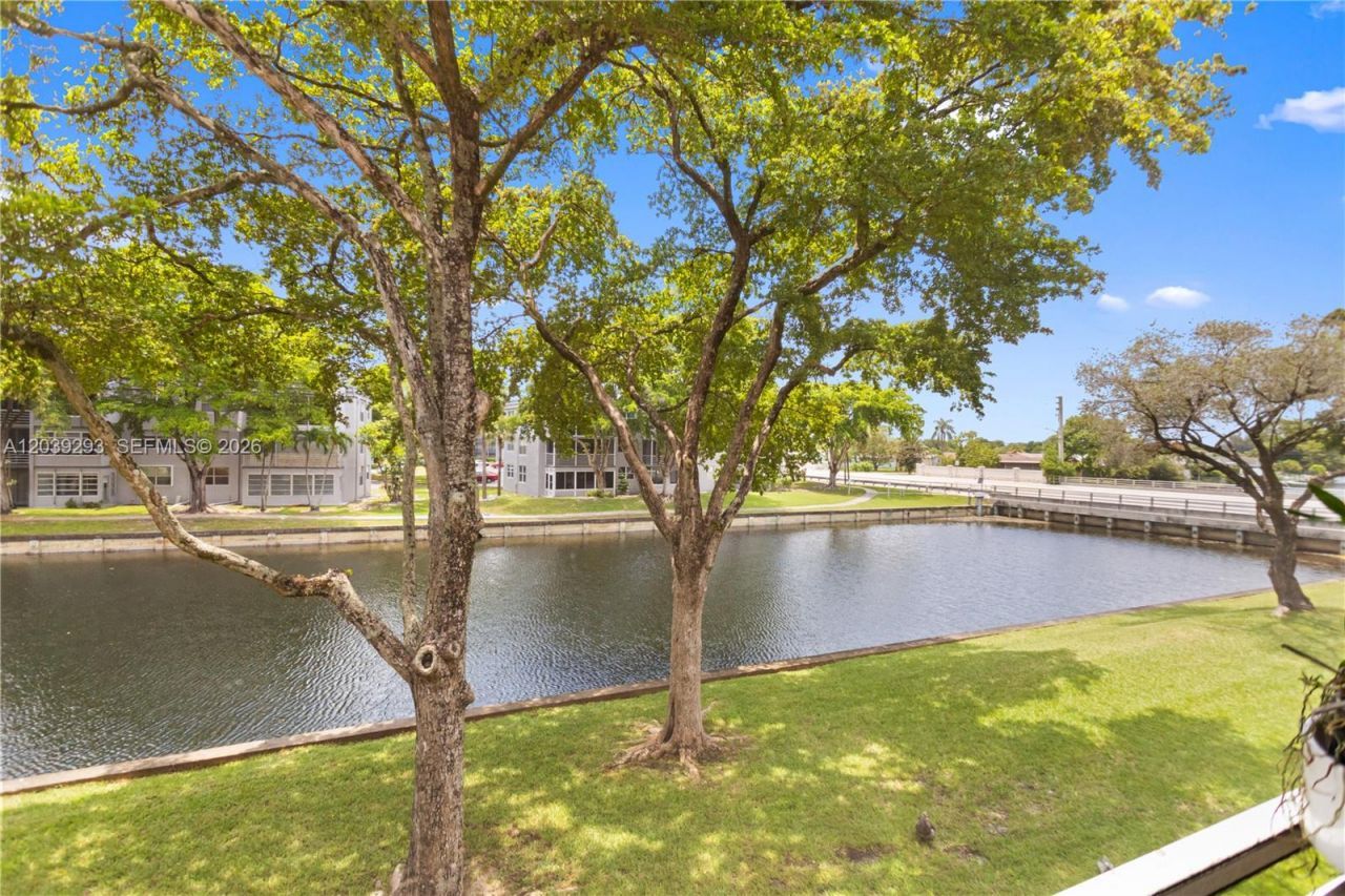 8846 W Mcnab Rd, Unit 206, Tamarac, FL 33321 Photo