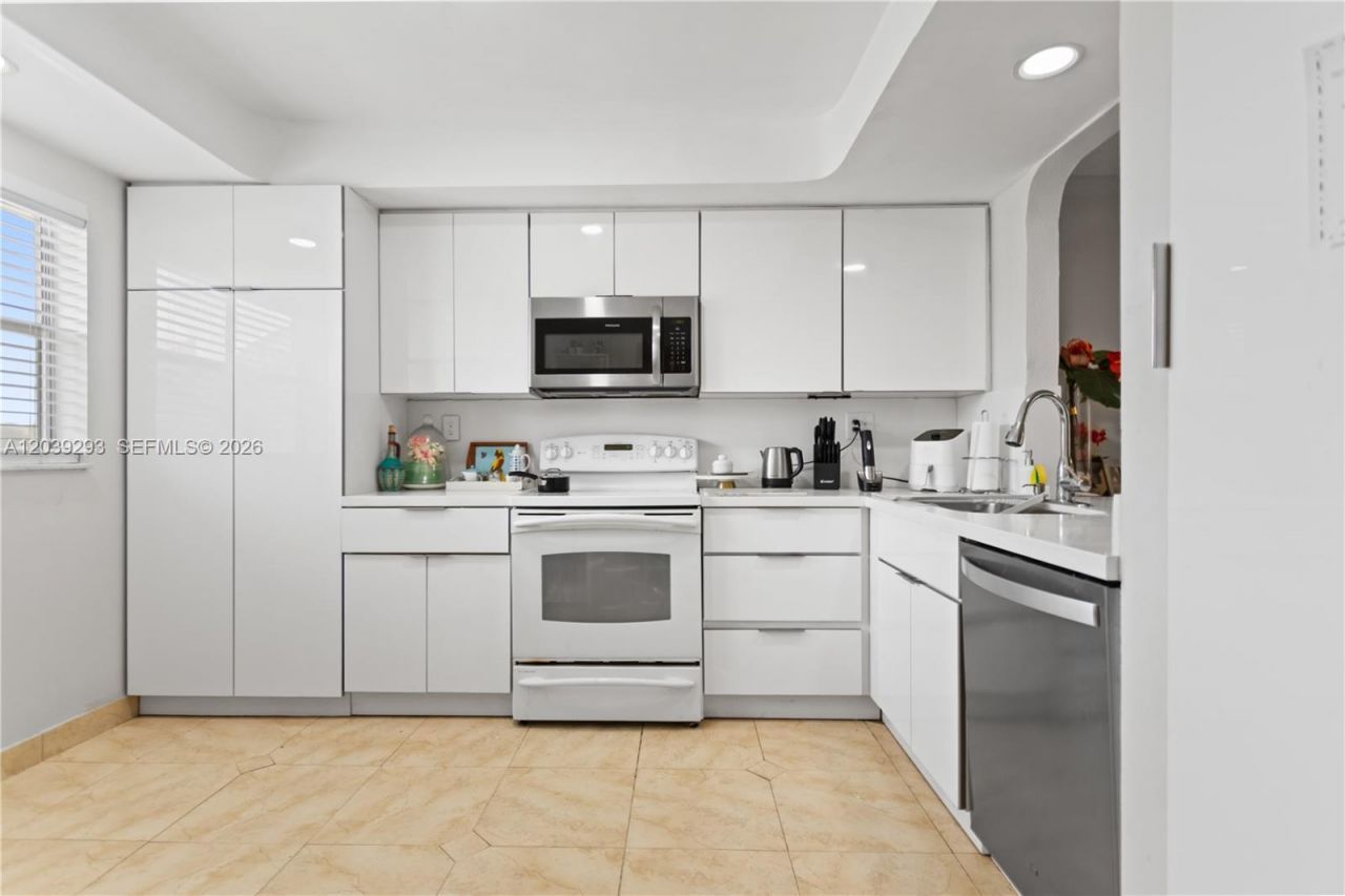 8846 W Mcnab Rd, Unit 206, Tamarac, FL 33321 Photo