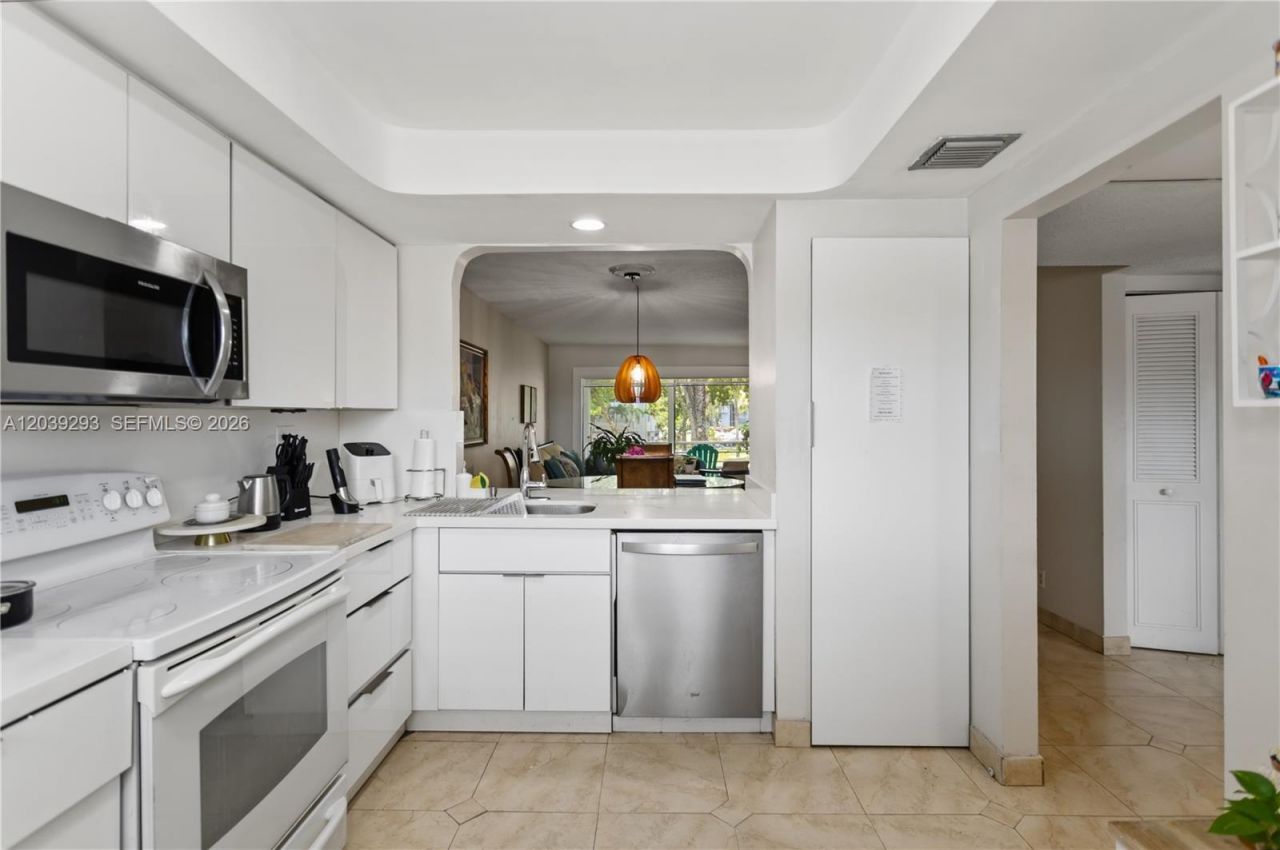 8846 W Mcnab Rd, Unit 206, Tamarac, FL 33321 Photo