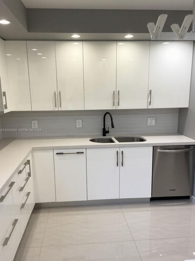 10180 W Bay Harbor Dr, Bay Harbor Islands, FL 33154 Photo