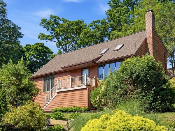 29 Vineyard Road , Huntington, NY 11743