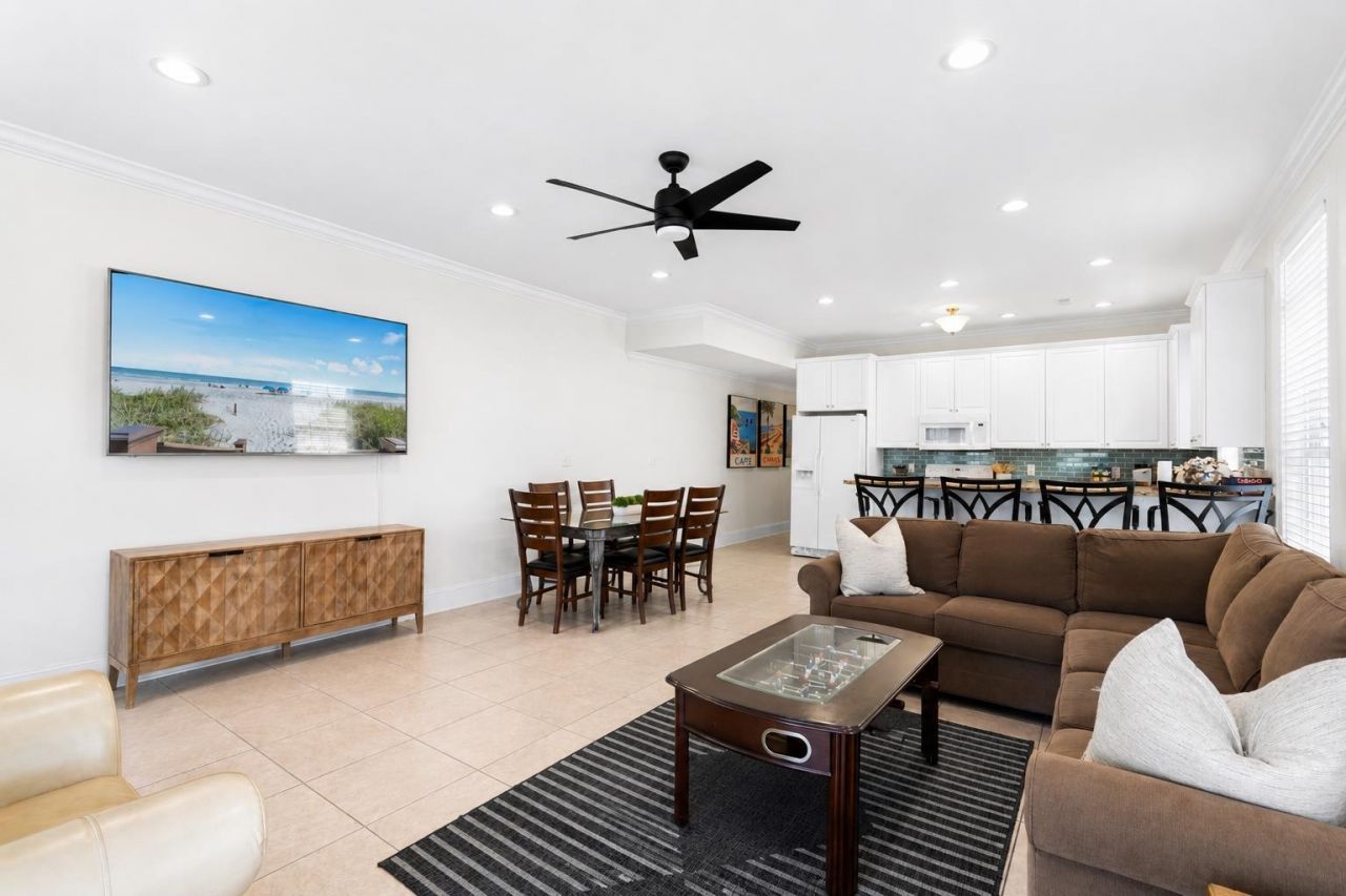 4620 Surf St.  Photo 8