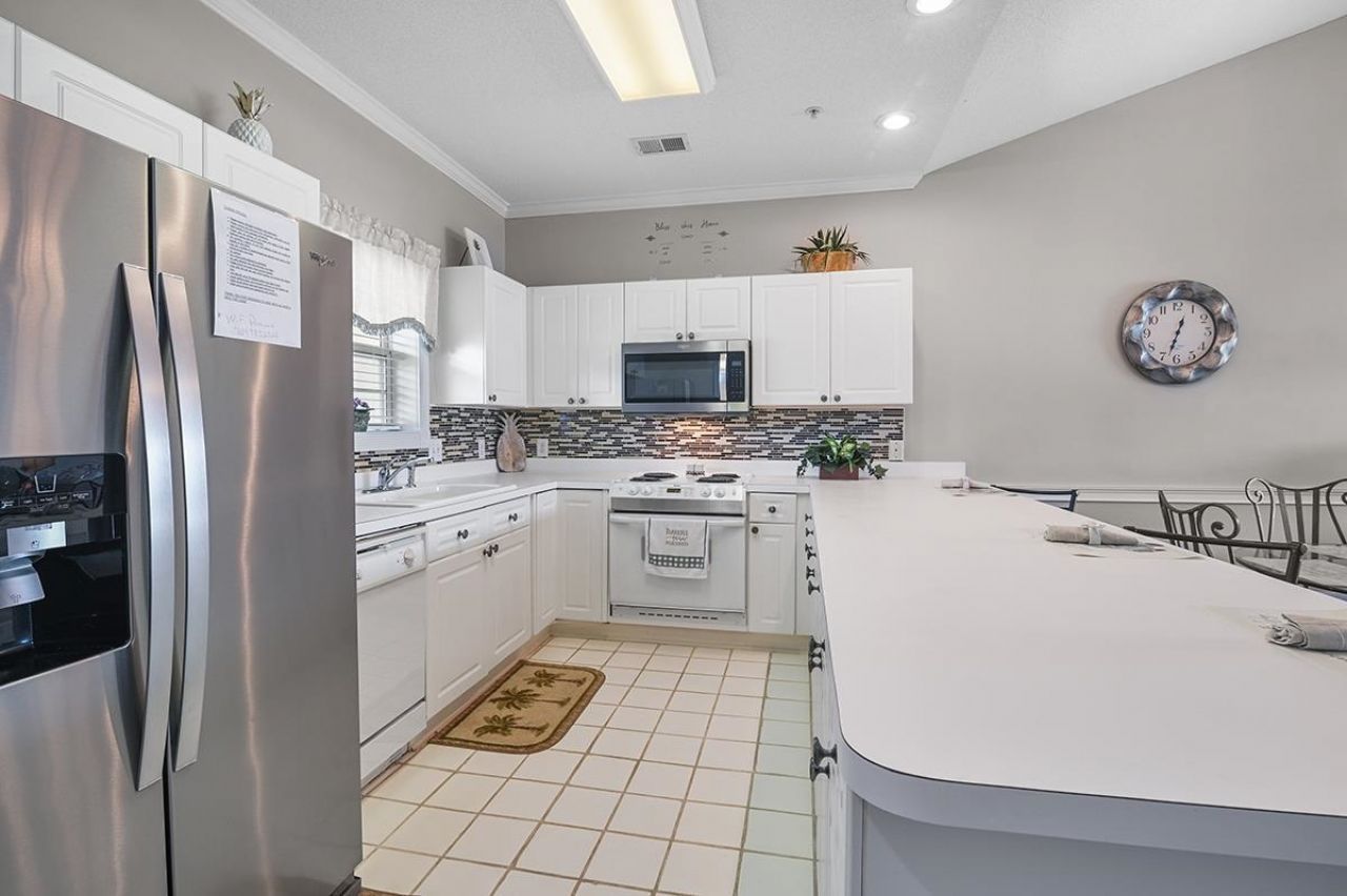 4830 Carnation Circle  Photo 7