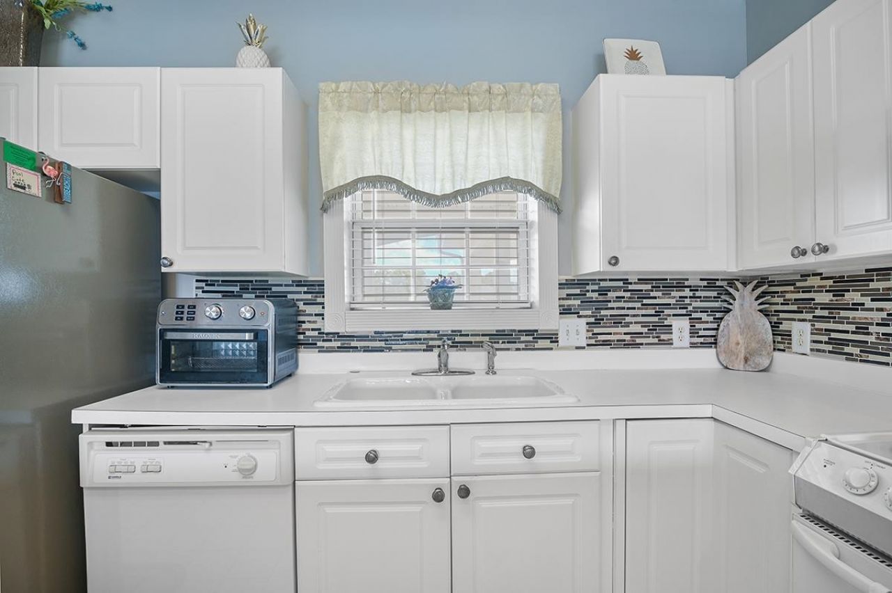 4830 Carnation Circle  Photo 8