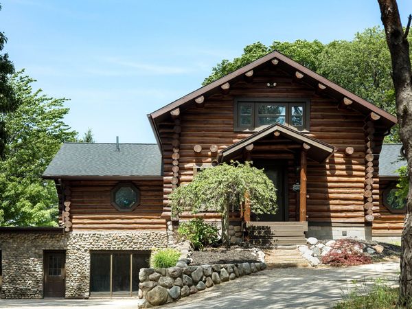 17097 Roosevelt Road, Spring Lake, MI 49456