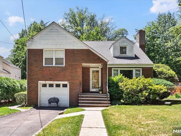 250 Briarcliffe Road, TEANECK, NJ 07666