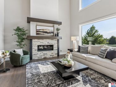 2027 S 211 Street, Omaha, NE 68022