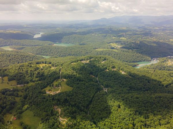 Lake Dr Lane, LaFollette, TN 37766