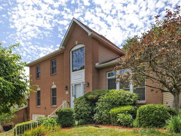 4027 Holiday Park Drive , Murrysville, PA 15668