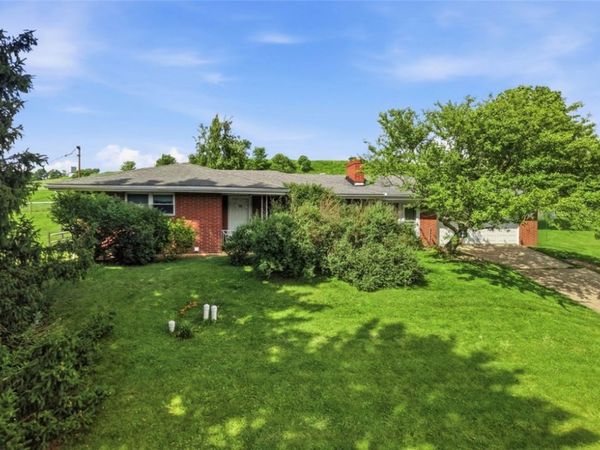 68 Armstrong Dr , Washington, PA 15301