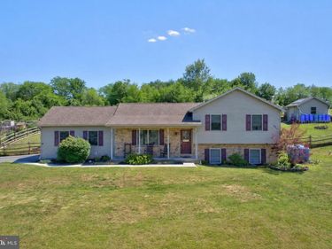 225 N GRANT ROAD, THOMASVILLE, PA 17364