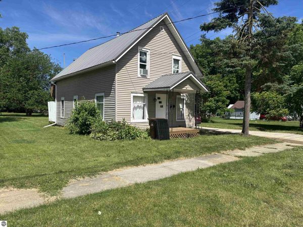 313 Pleasant Avenue, Alma, MI 48801